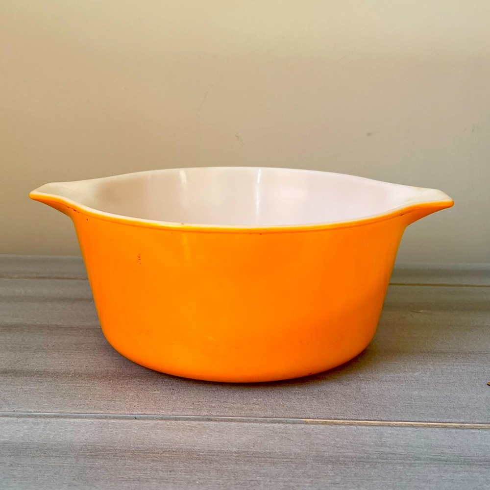 Vintage Pyrex 474-B Handled Casserole 1 1/2 Qt. Orange